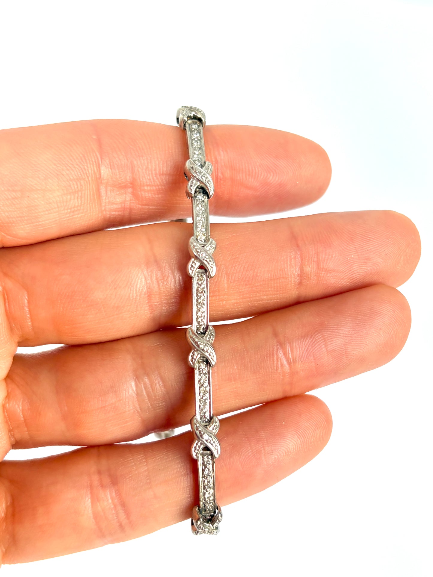 Vintage, 9ct Gold Diamond 'Kiss' Bracelet; 11.50g, 7.5 inches