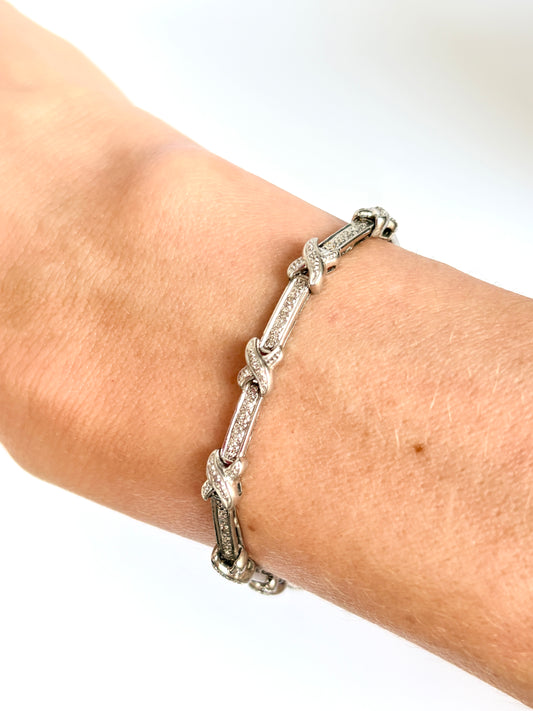 Vintage, 9ct Gold Diamond 'Kiss' Bracelet; 11.50g, 7.5 inches