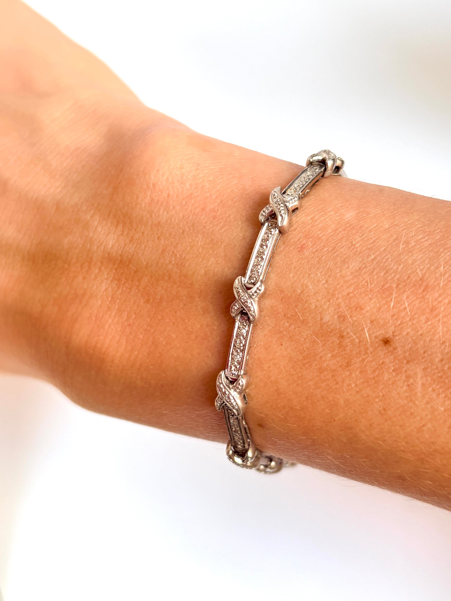 Vintage, 9ct Gold Diamond 'Kiss' Bracelet; 11.50g, 7.5 inches