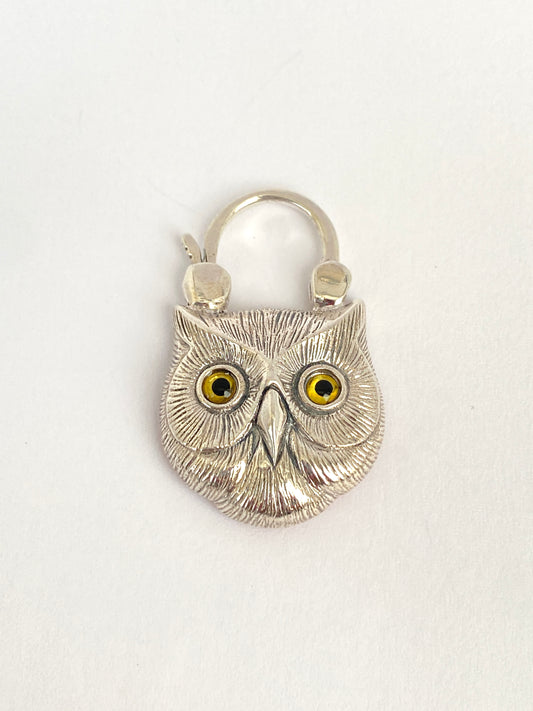 Vintage Solid Silver Owl Padlock clasp with Agate
