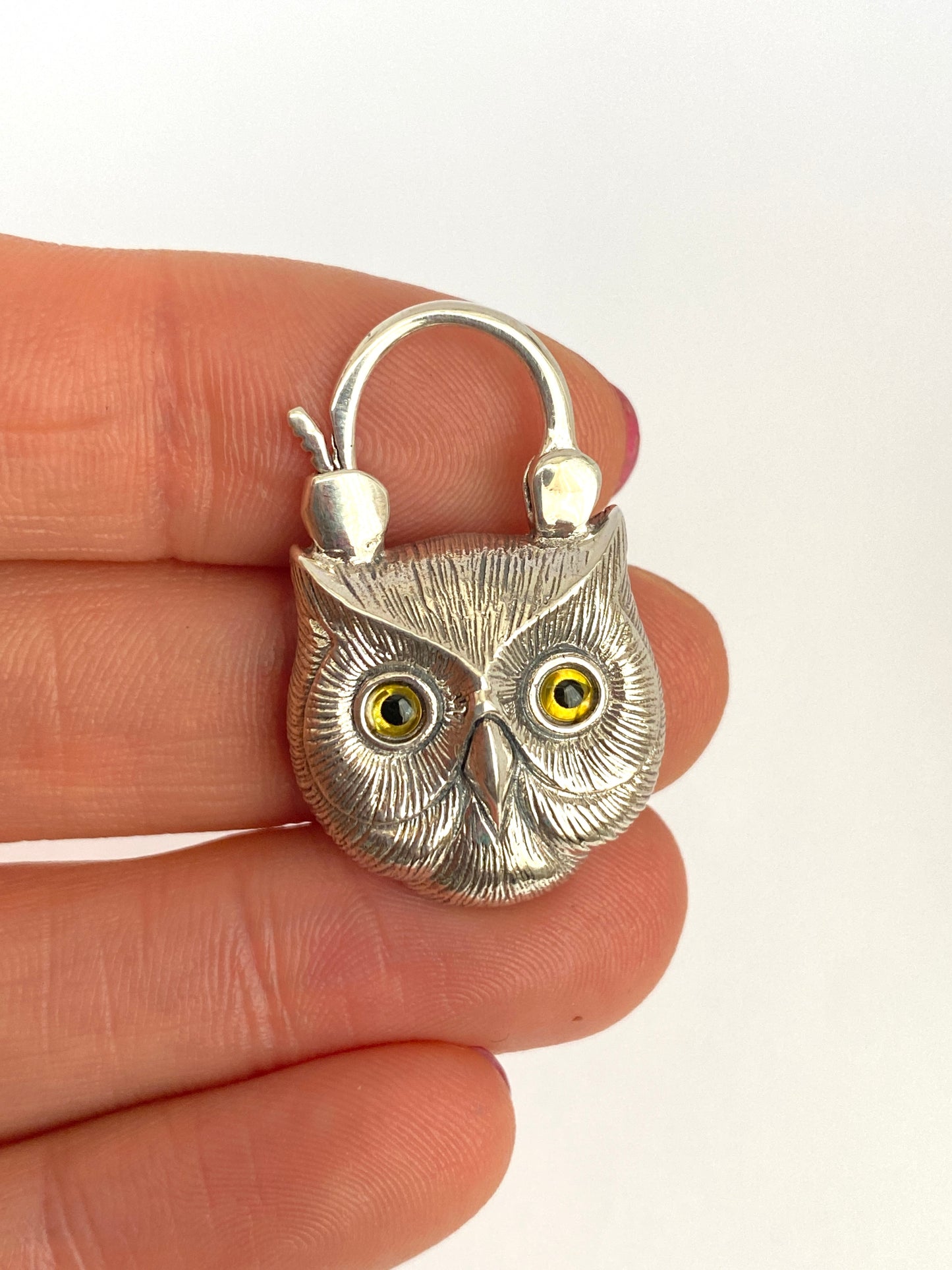 Vintage Solid Silver Owl Padlock clasp with Agate