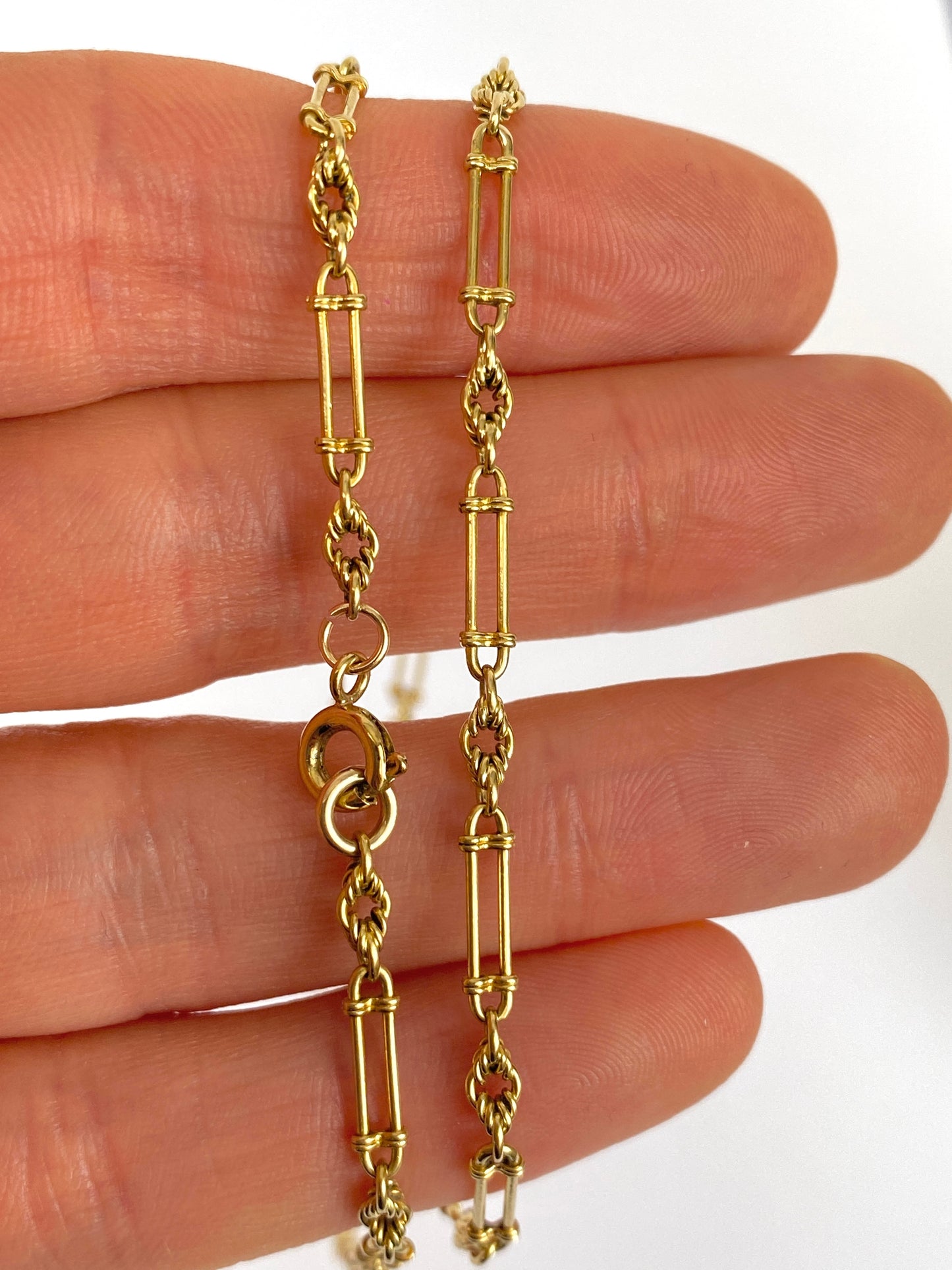 18 inch, 9ct Gold Vintage Fetter/Fancy Link Chain (10.23g)