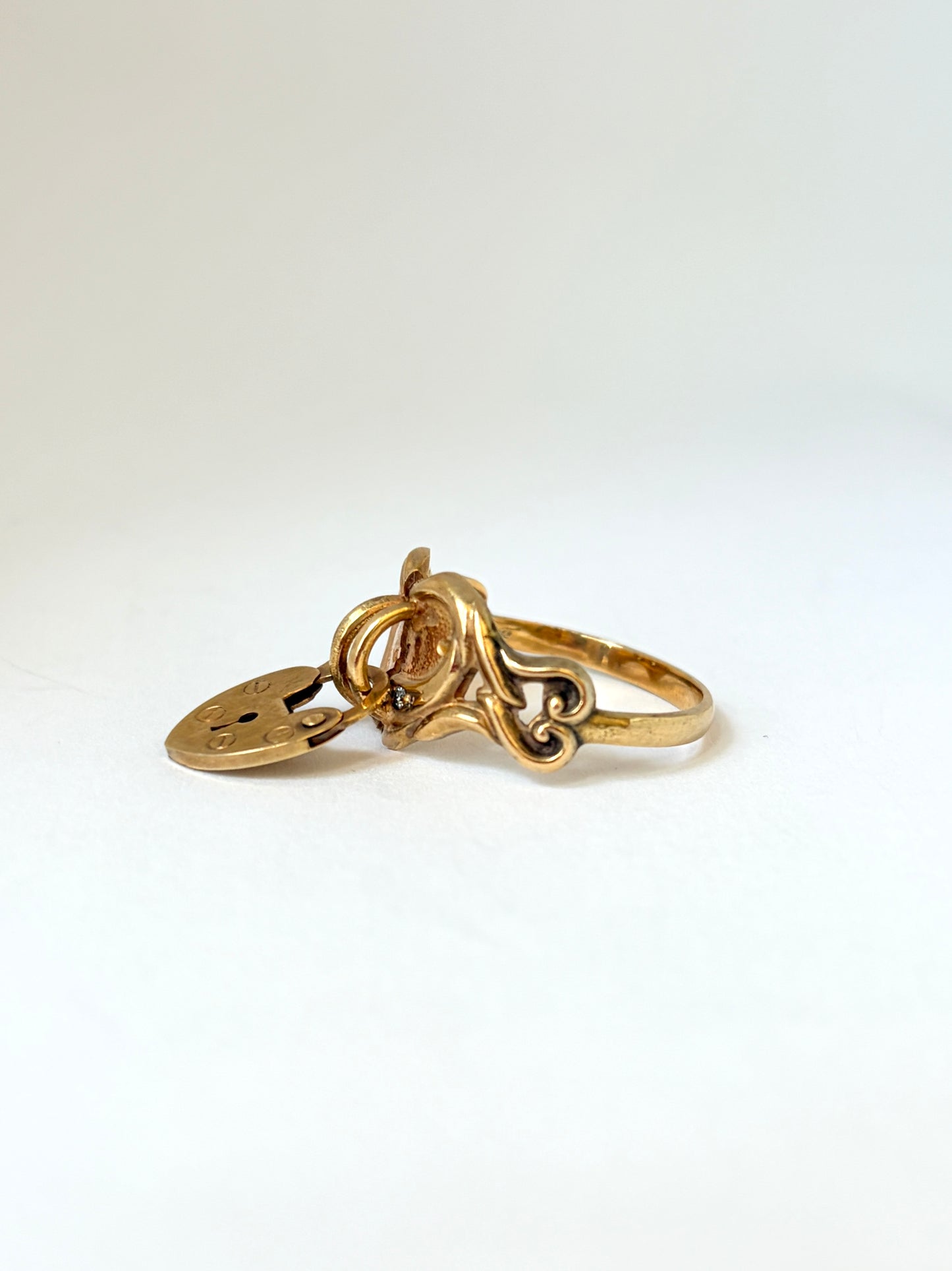 Unusual, 15ct Gold, Heart Padlock Ring, 3.72g