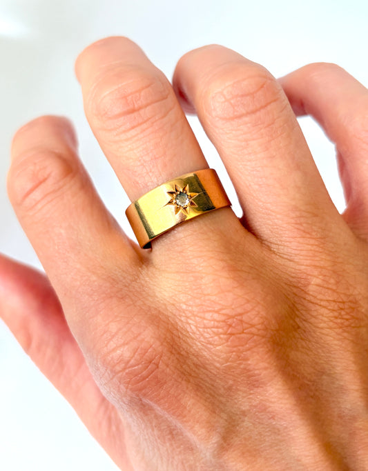 18ct Gold, Antique, Starburst Diamond Solitaire Band, Hallmarked 18ct Gold, London and 1916