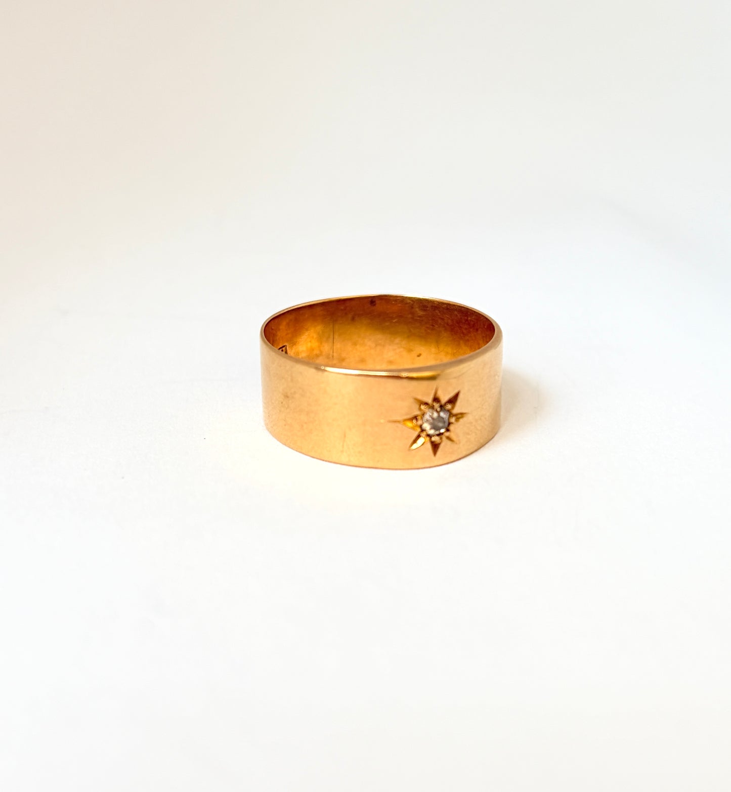 18ct Gold, Antique, Starburst Diamond Solitaire Band, Hallmarked 18ct Gold, London and 1916