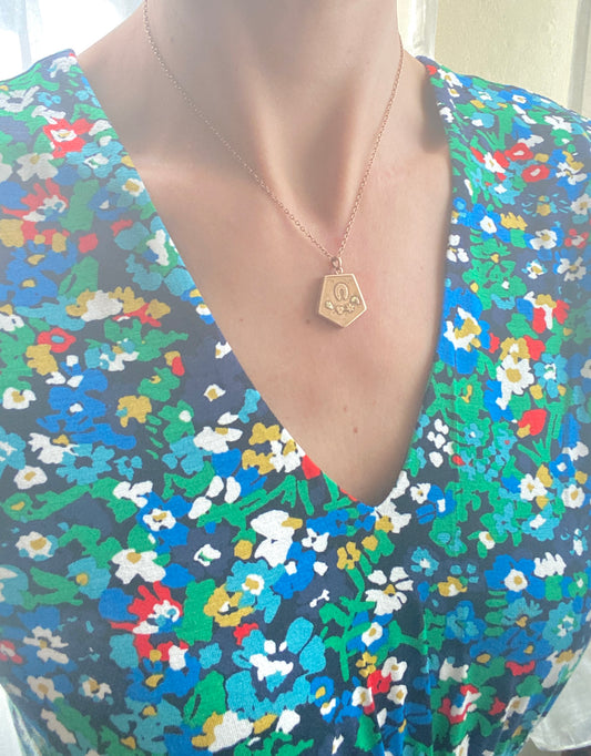 Victorian 9ct Gold (F&B)  Horse Shoe/Clover Pentagon Locket / Pendant