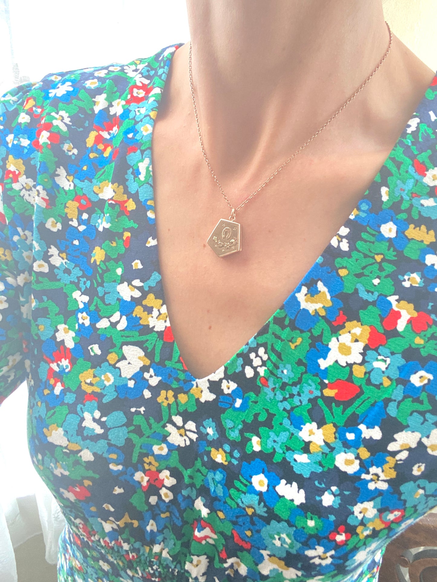 Victorian 9ct Gold (F&B)  Horse Shoe/Clover Pentagon Locket / Pendant