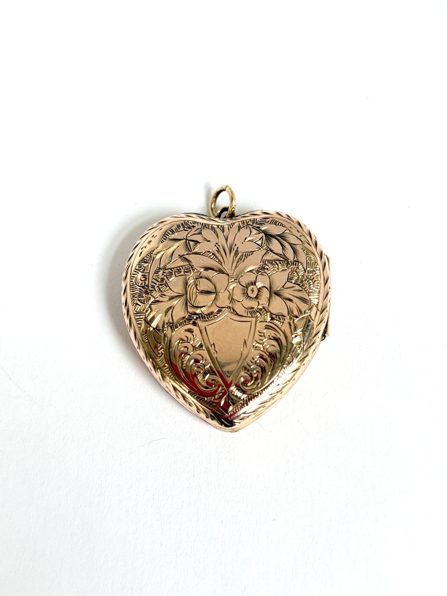 Large, Vintage, 9ct Gold (F&B) Heart Locket with Forget me not engravings