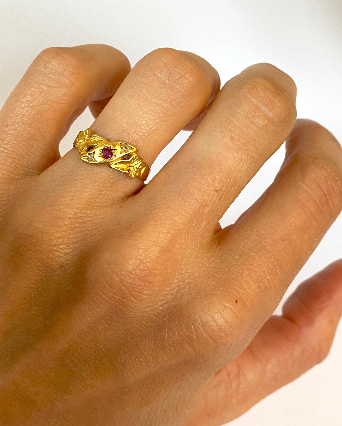 Victorian,  18ct Gold, Ruby and Diamond Ring Ivy Leaf Decoration, 1901