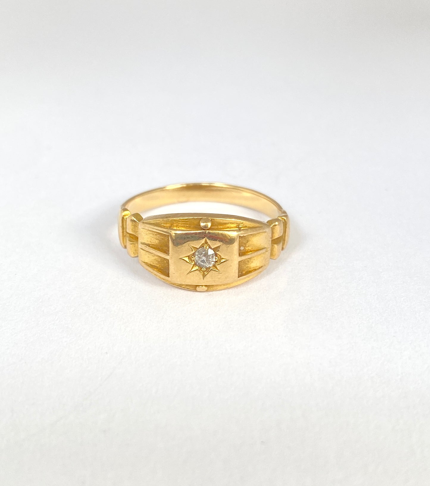 18ct Gold, Vintage, Starburst Diamond Solitaire Ring, 3.21g