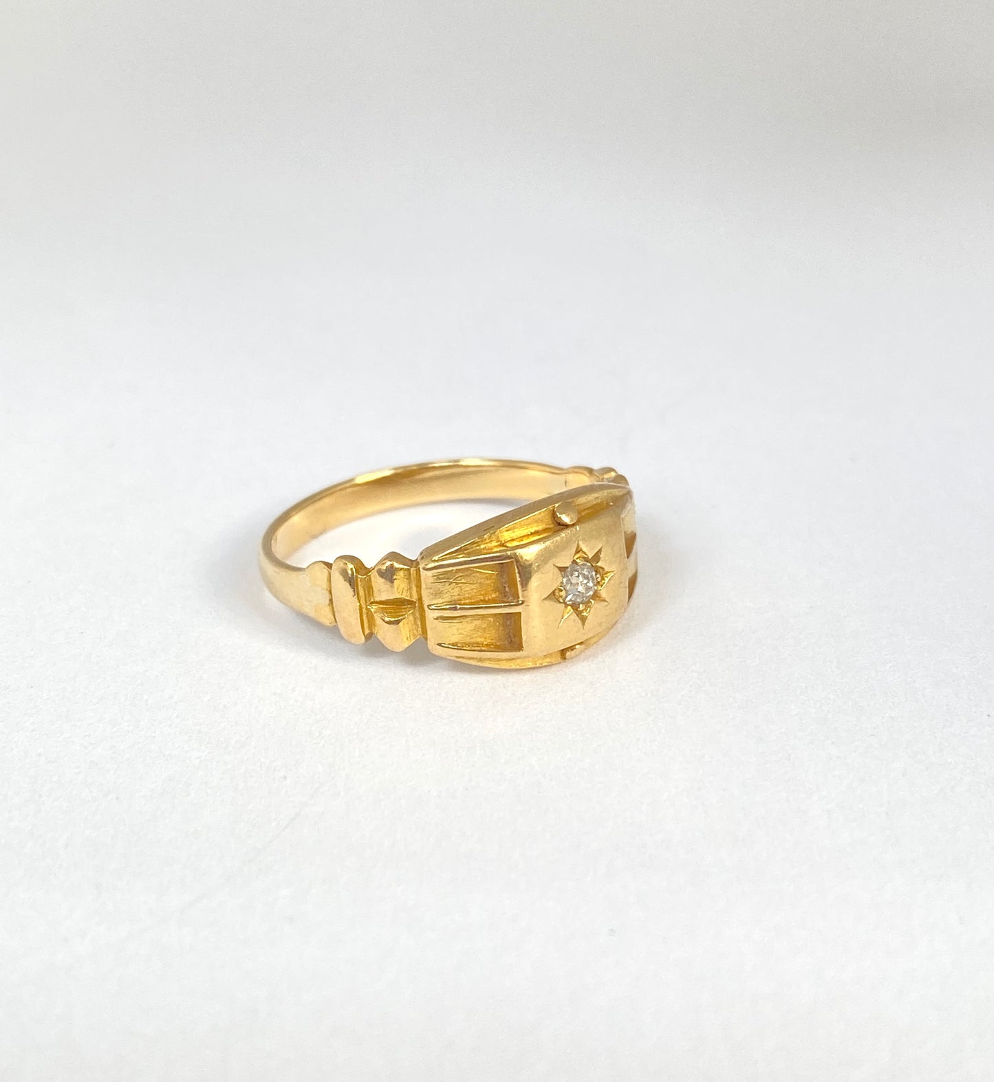 18ct Gold, Vintage, Starburst Diamond Solitaire Ring, 3.21g