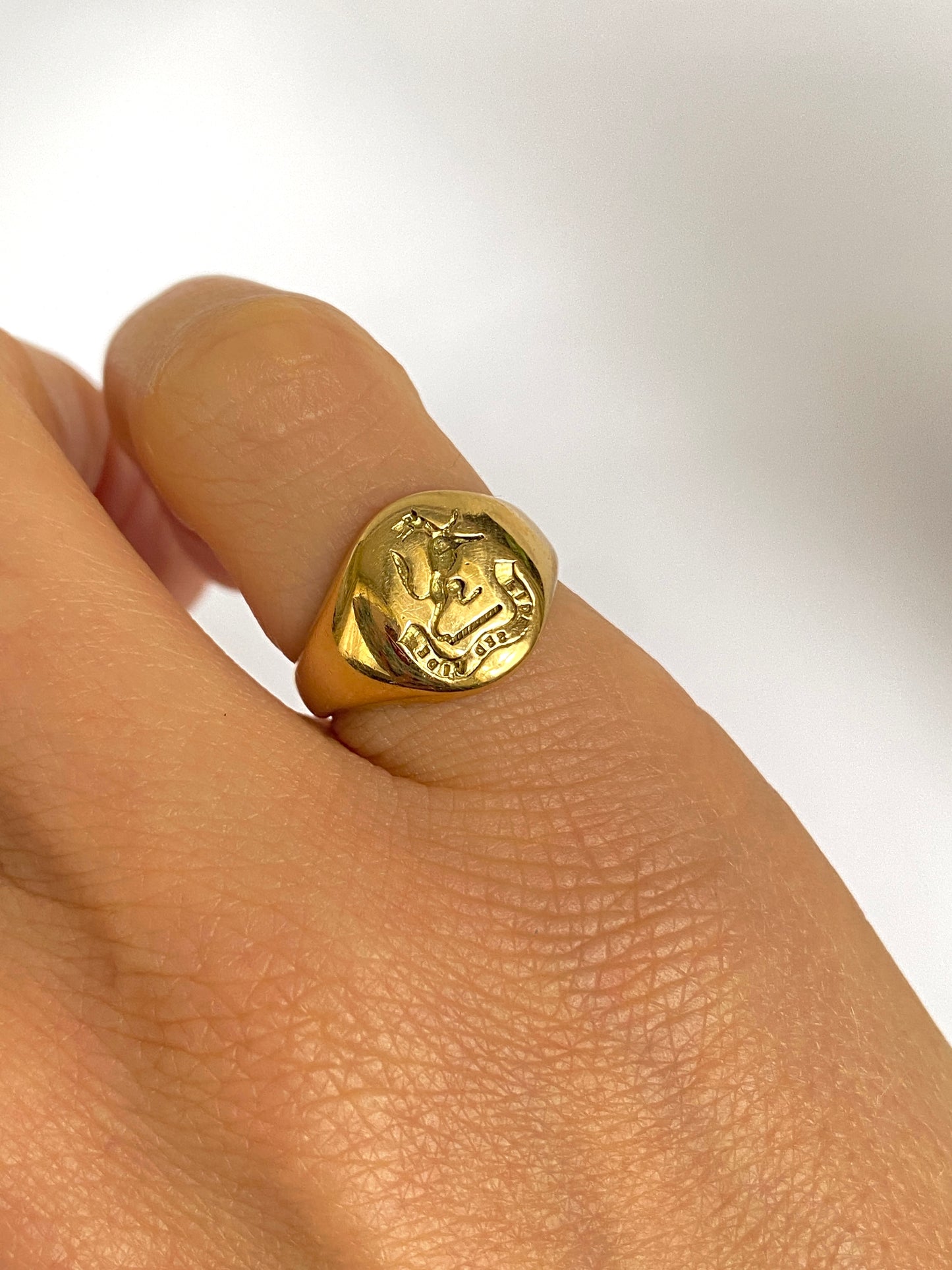 Antique, 18ct Gold, 'But See By Faith' Signet Seal Ring. Hallmarked 18ct Gold. (6g)