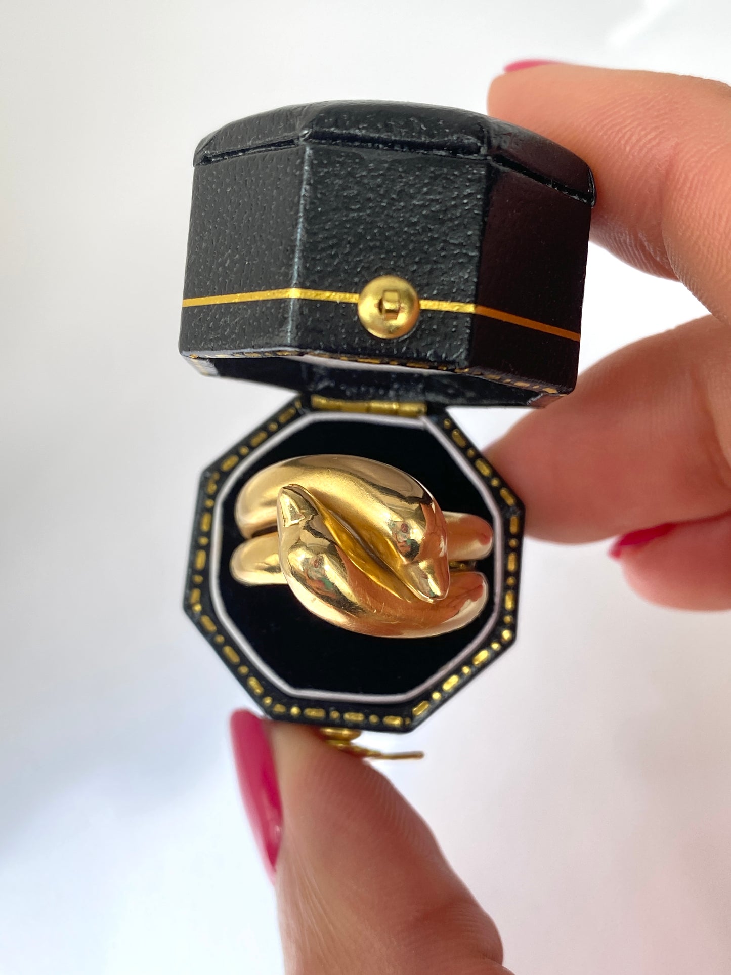 Unusual Vintage 18ct Gold, Double Dolphin Ring, 5.09g