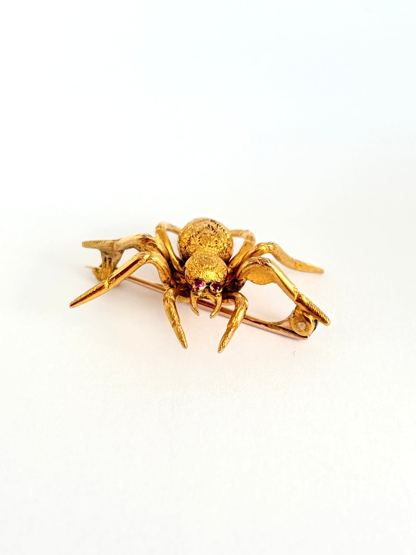 Incredible Art Deco, 18ct Gold Spider Brooch with Ruby eyes, 3.78g