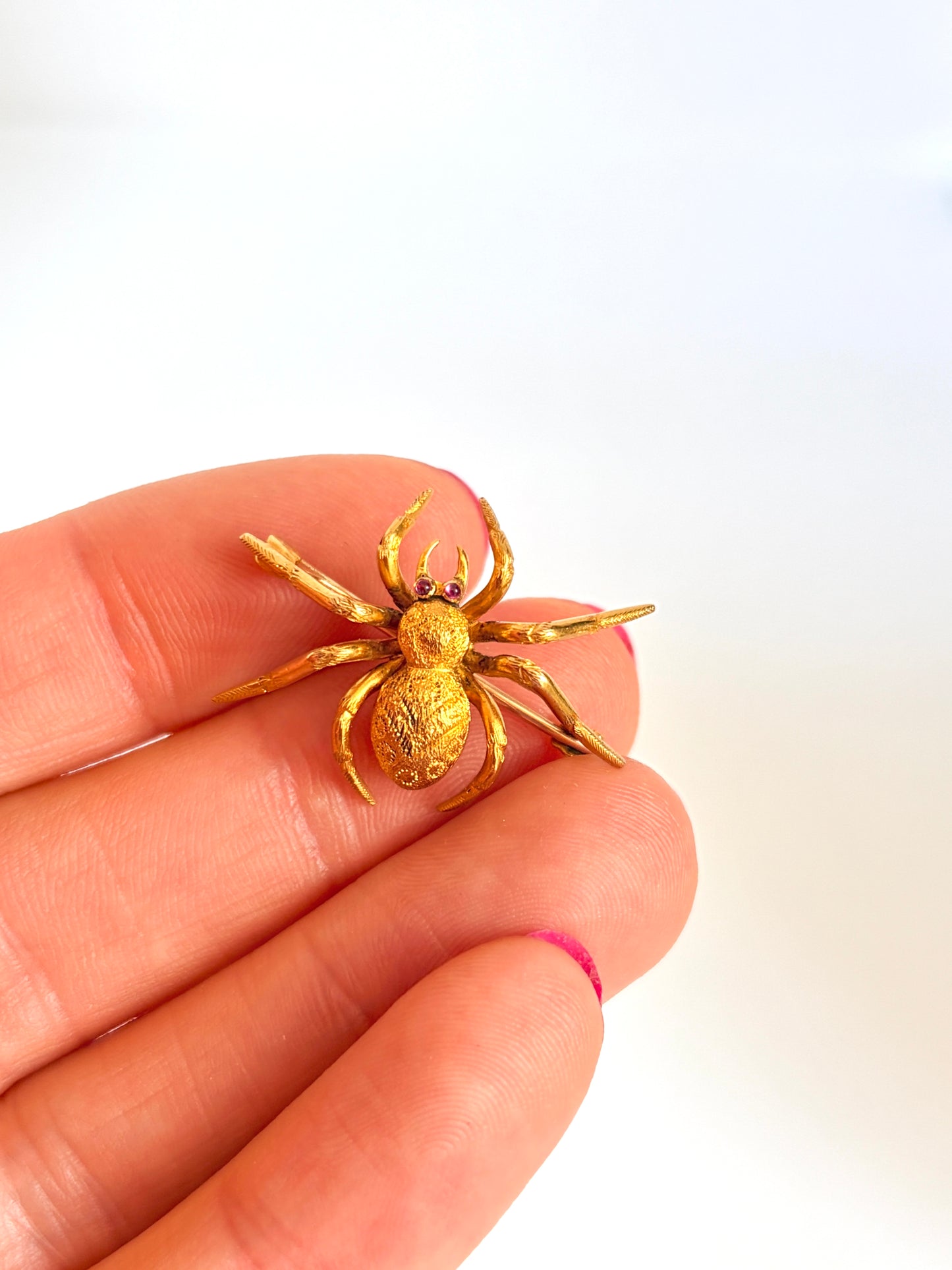 Incredible Art Deco, 18ct Gold Spider Brooch with Ruby eyes, 3.78g