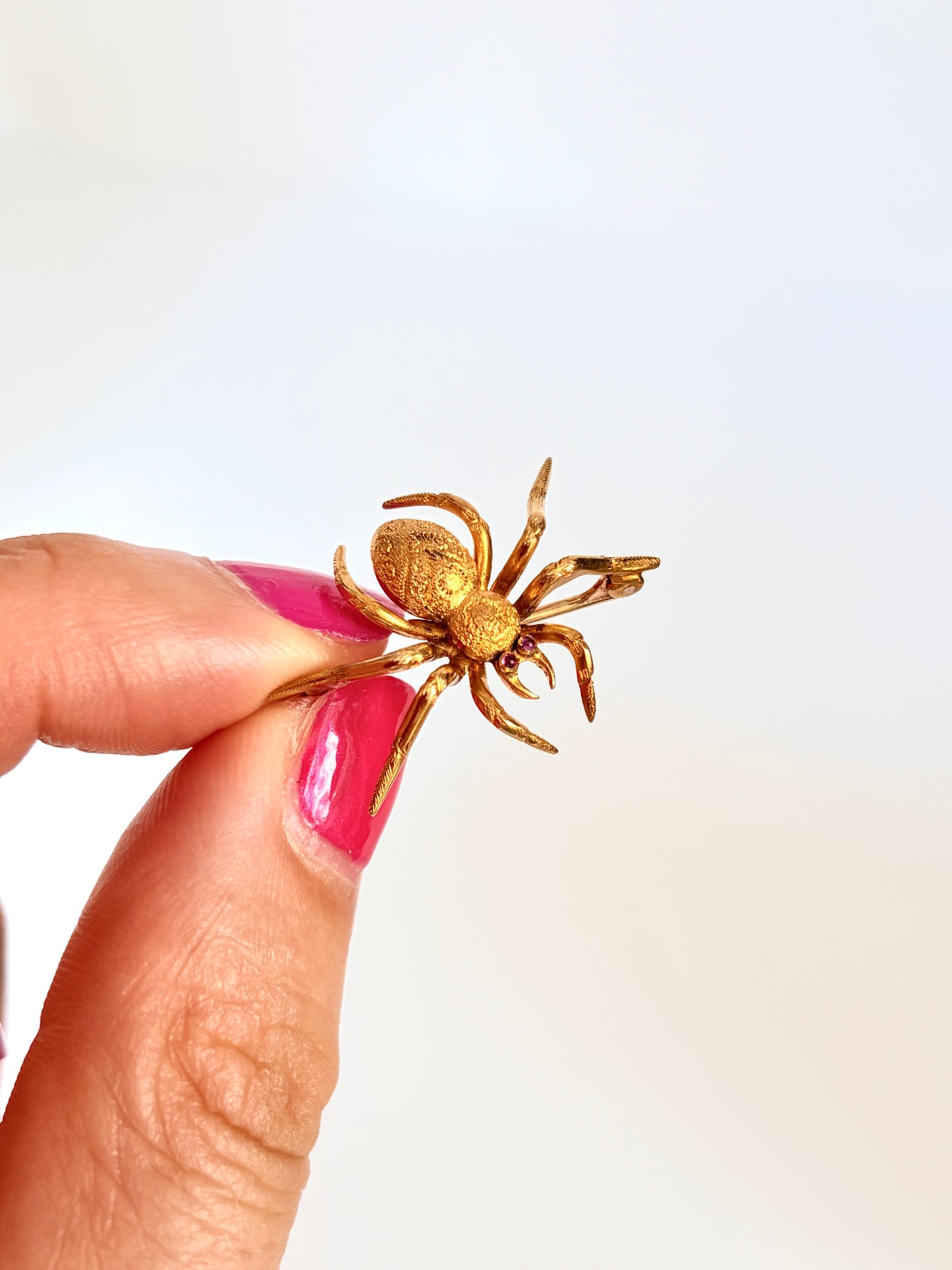 Incredible Art Deco, 18ct Gold Spider Brooch with Ruby eyes, 3.78g