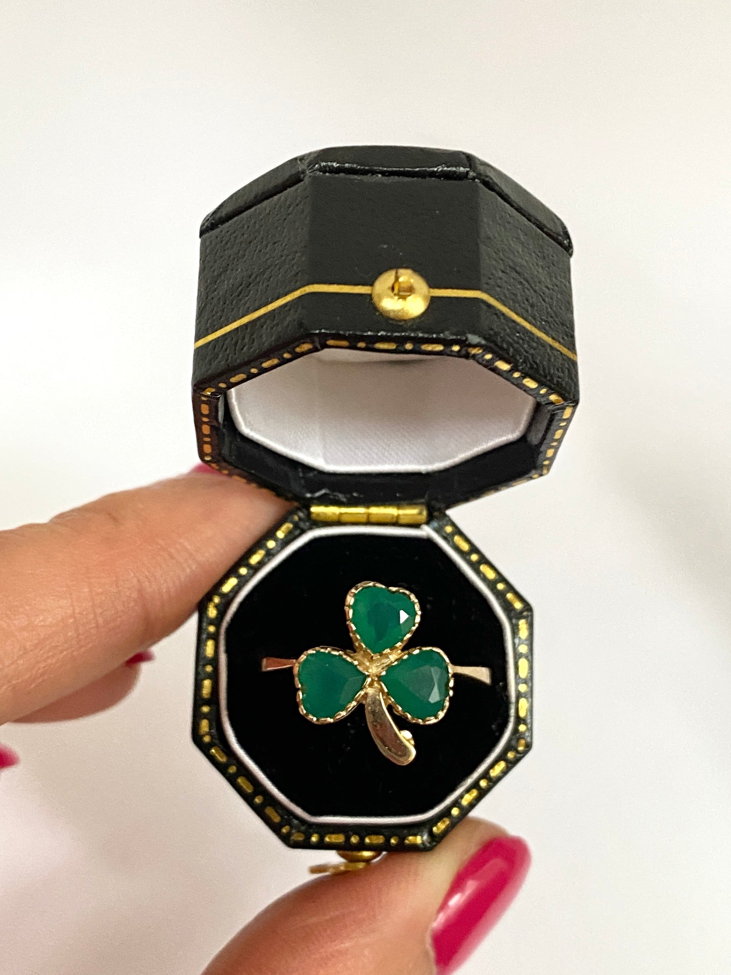 9ct Gold Green Agate Three Leaf Clover (Shamrock) Ring