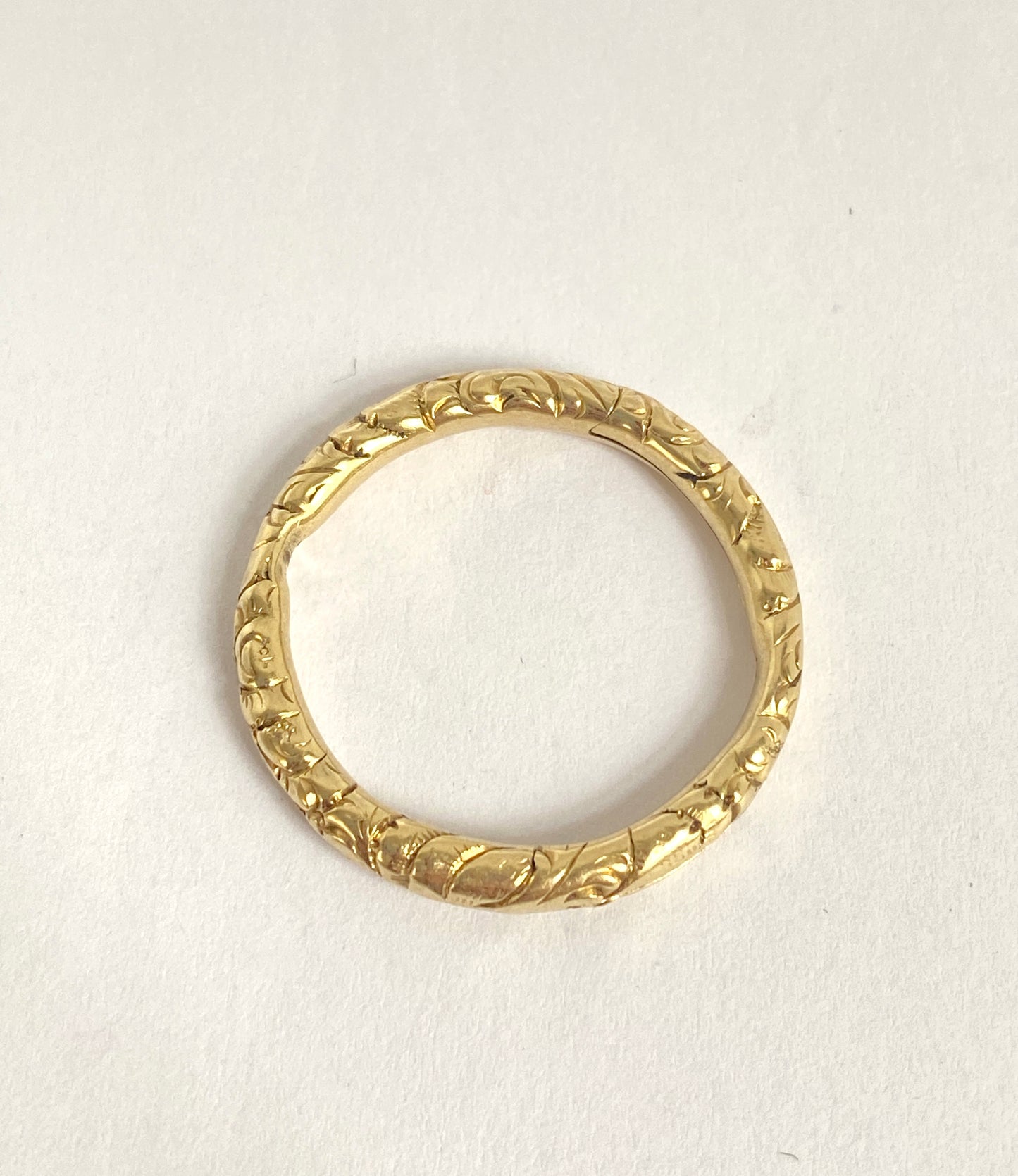 Large, Antique, Victorian 9ct Gold Engraved Split Ring, 4.39g