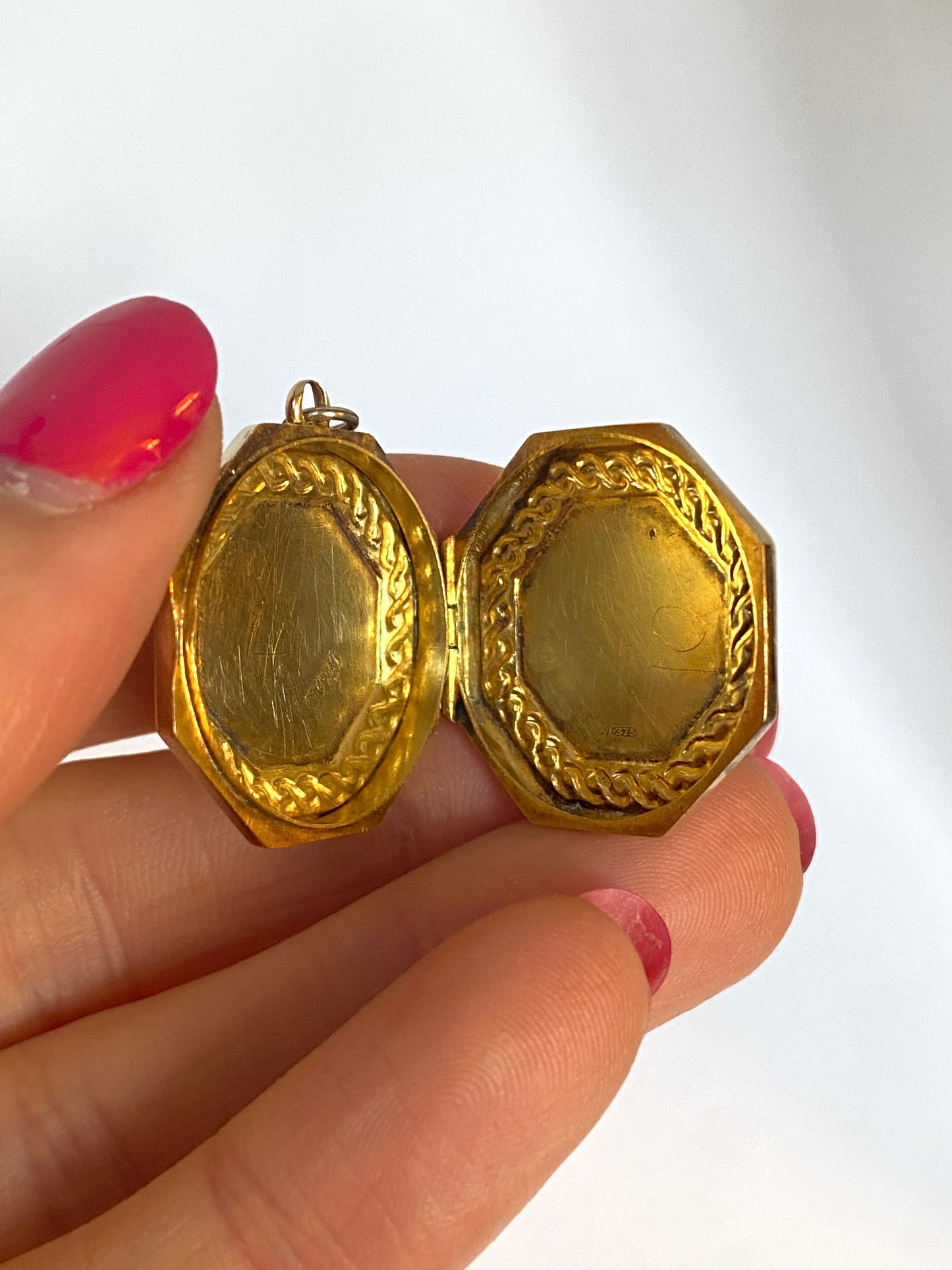 Antique, 9ct Gold Octagon Locket, Hallmarked 9ct Gold, Birmingham 1912