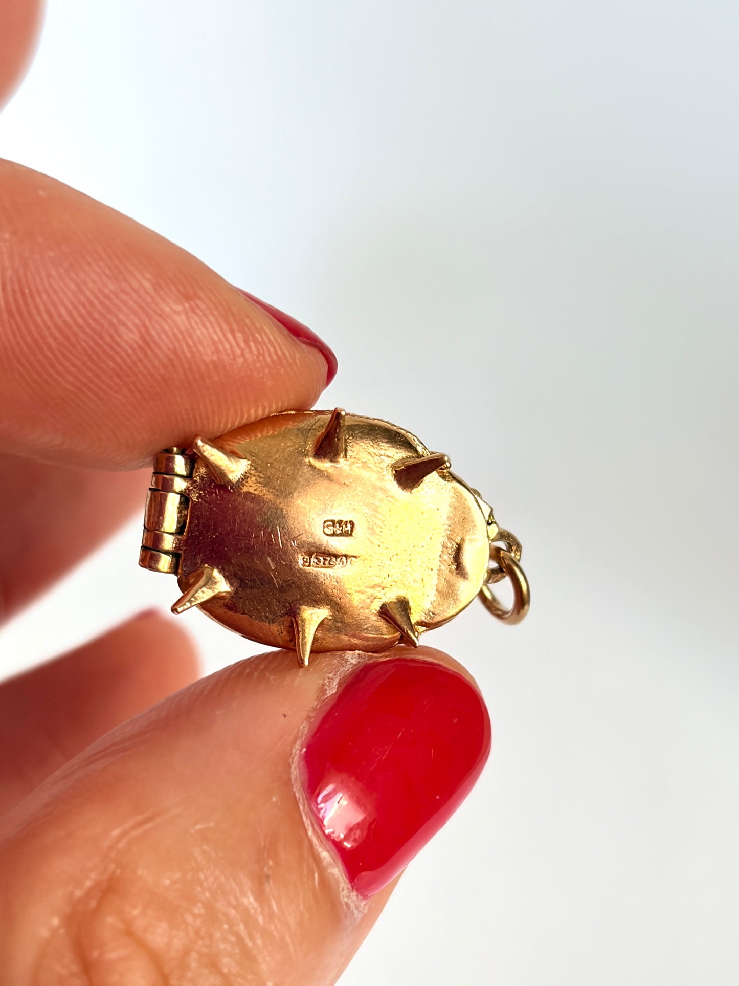 Rare, Vintage, 1960s 9ct Gold, opening 'Beatles' charm /pendant