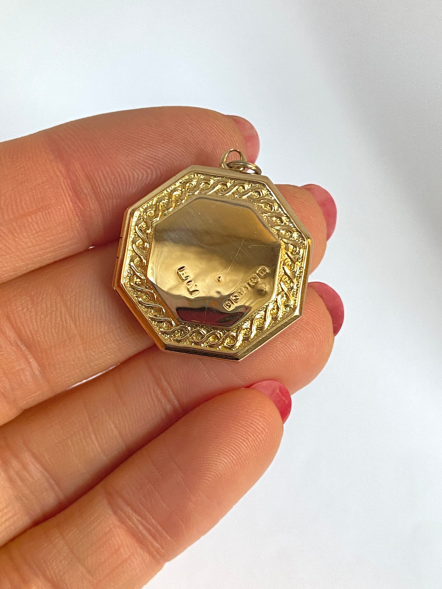 Antique, 9ct Gold Octagon Locket, Hallmarked 9ct Gold, Birmingham 1912