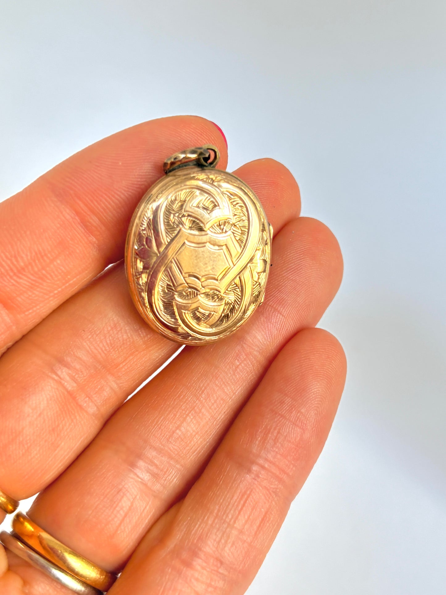 Vintage, 9ct Gold (F&B) Oval Locket with Floral Enamel decoration
