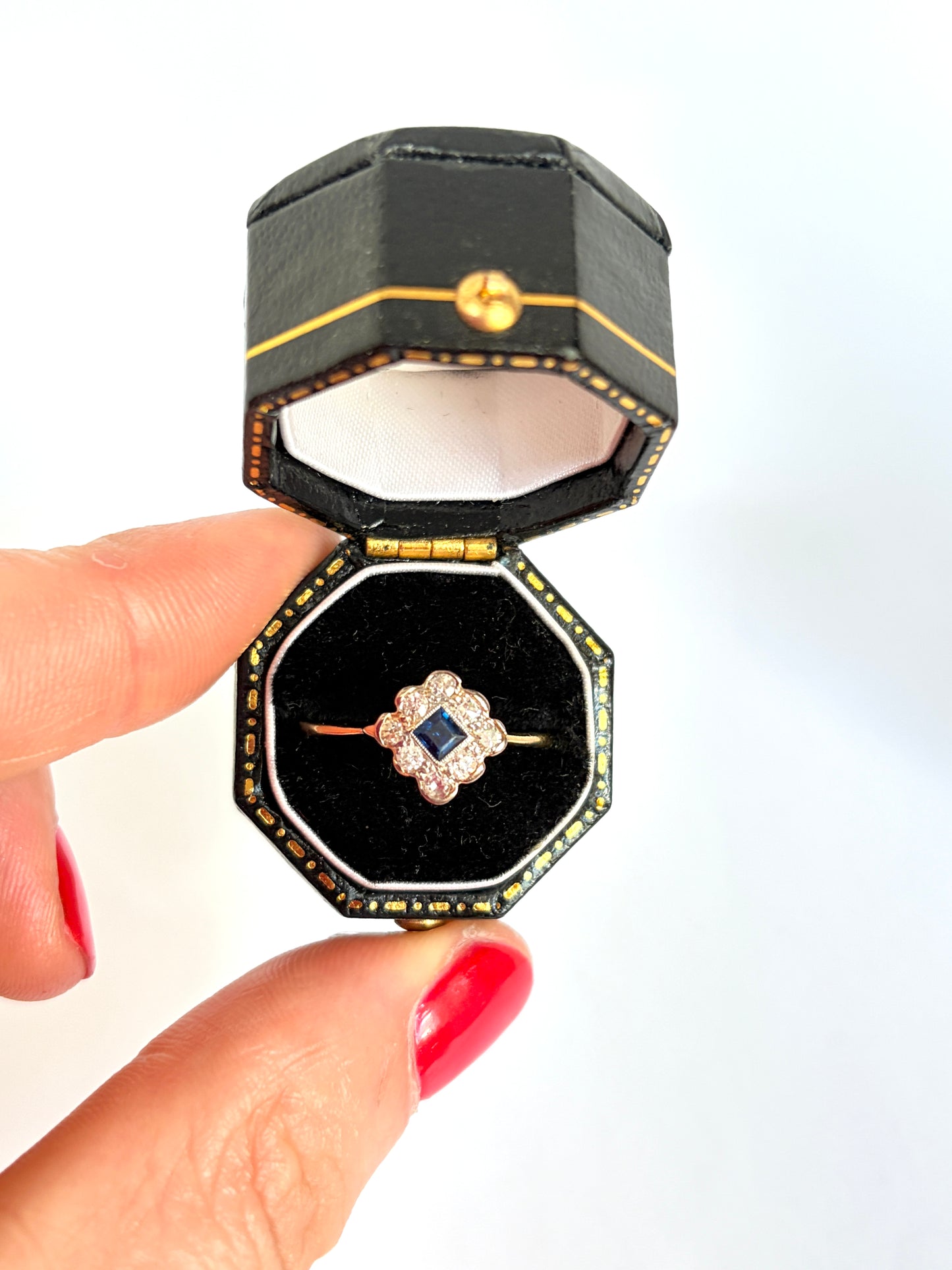 Art Deco (1930s), 18ct Gold, Platinum, Sapphire and Diamond Ring.