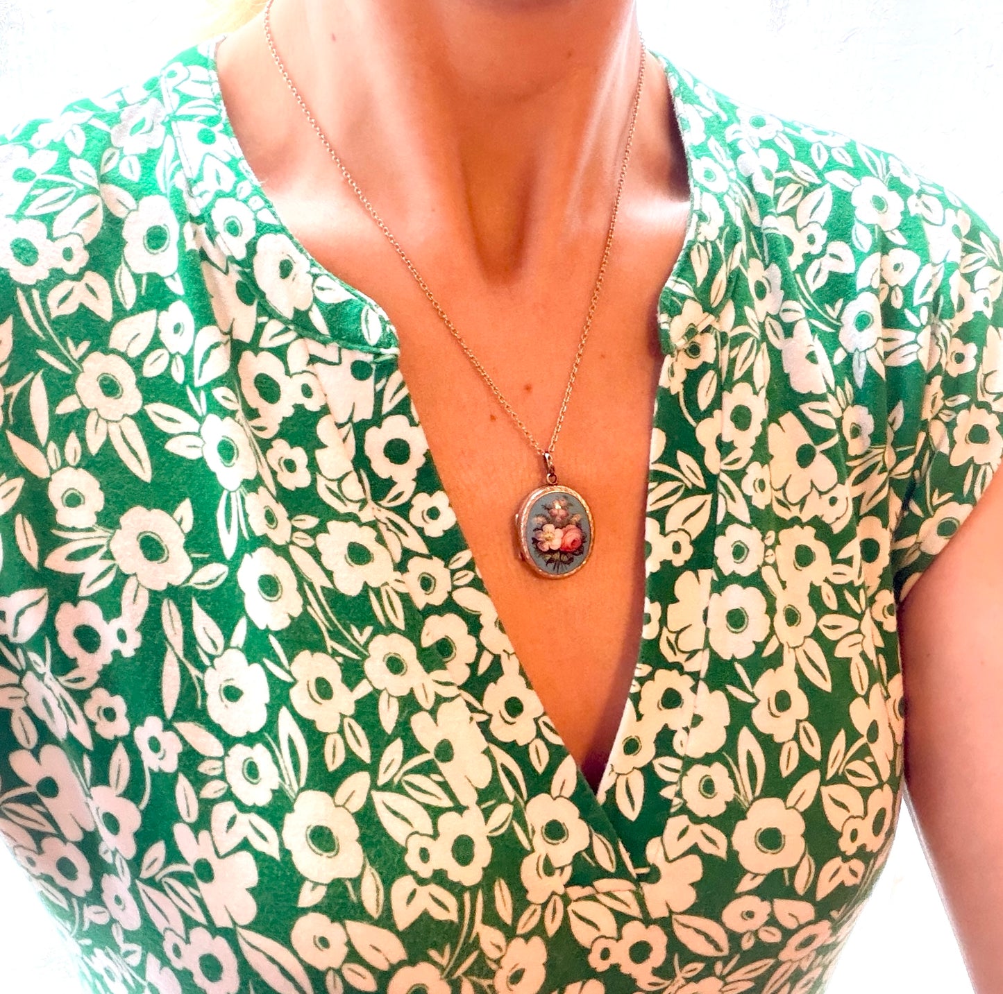 Vintage, 9ct Gold (F&B) Oval Locket with Floral Enamel decoration