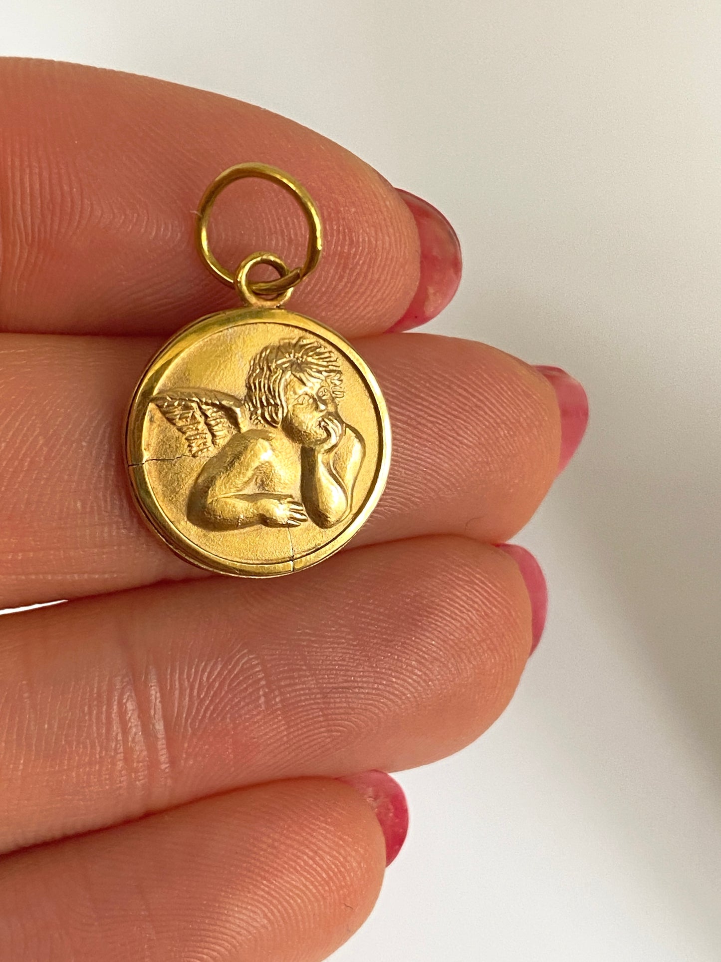 9ct Gold, Vintage,  Raphael Cherub Medal / Pendant with 'I love you'