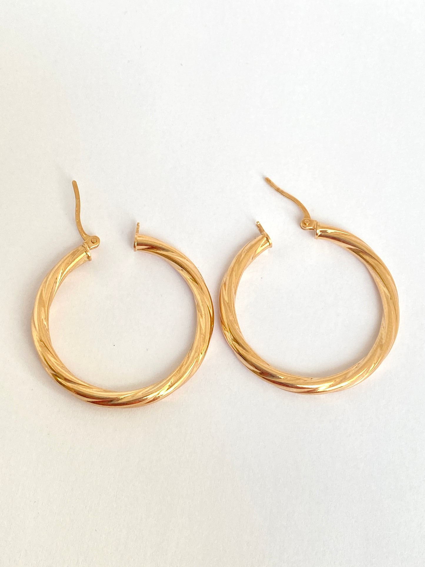 Vintage, 9ct Gold Large Twist Hoop Earrings (3cm x 3cm) 1.68g