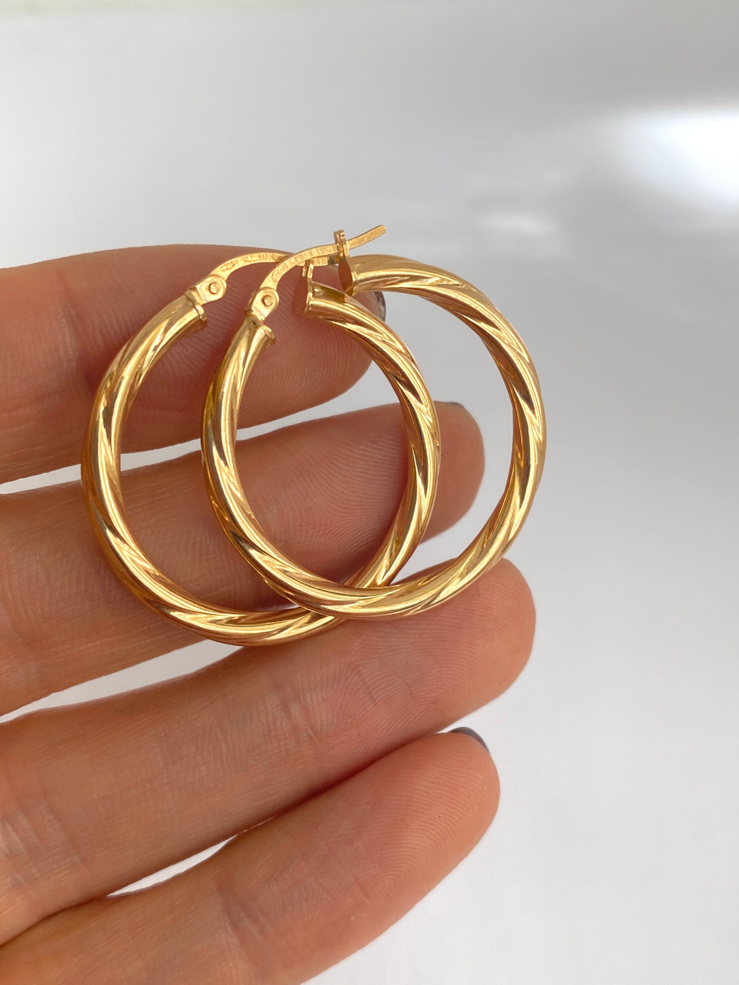 Vintage, 9ct Gold Large Twist Hoop Earrings (3cm x 3cm) 1.68g