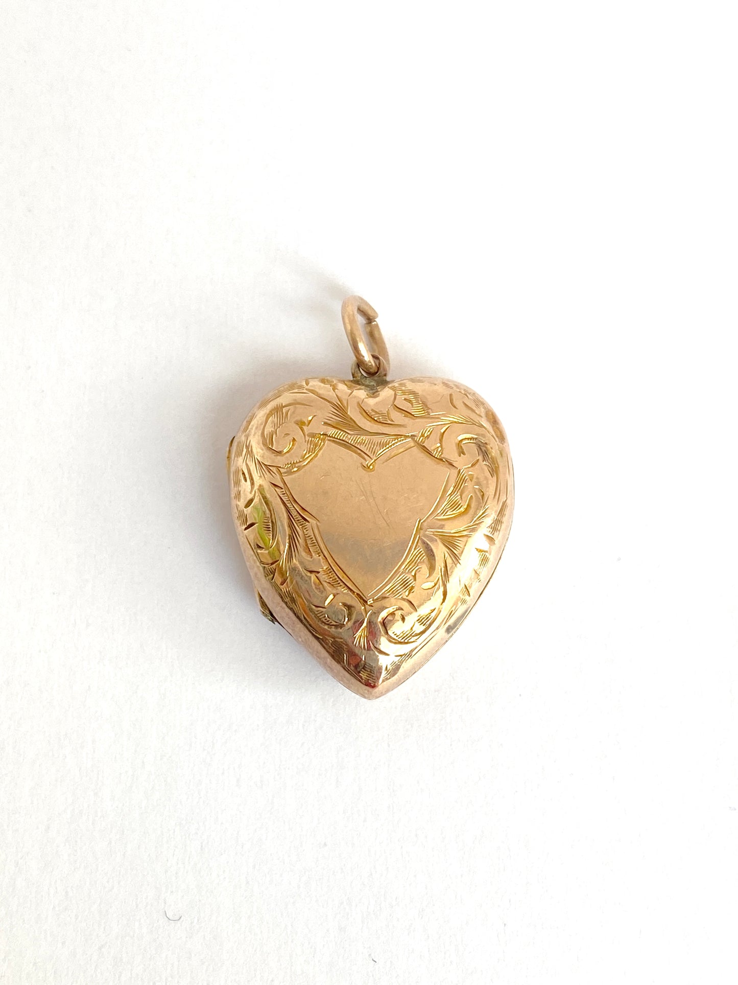 Victorian, 9ct Gold (B&F) Heart Locket with Ivy Leaf and other floral engravings