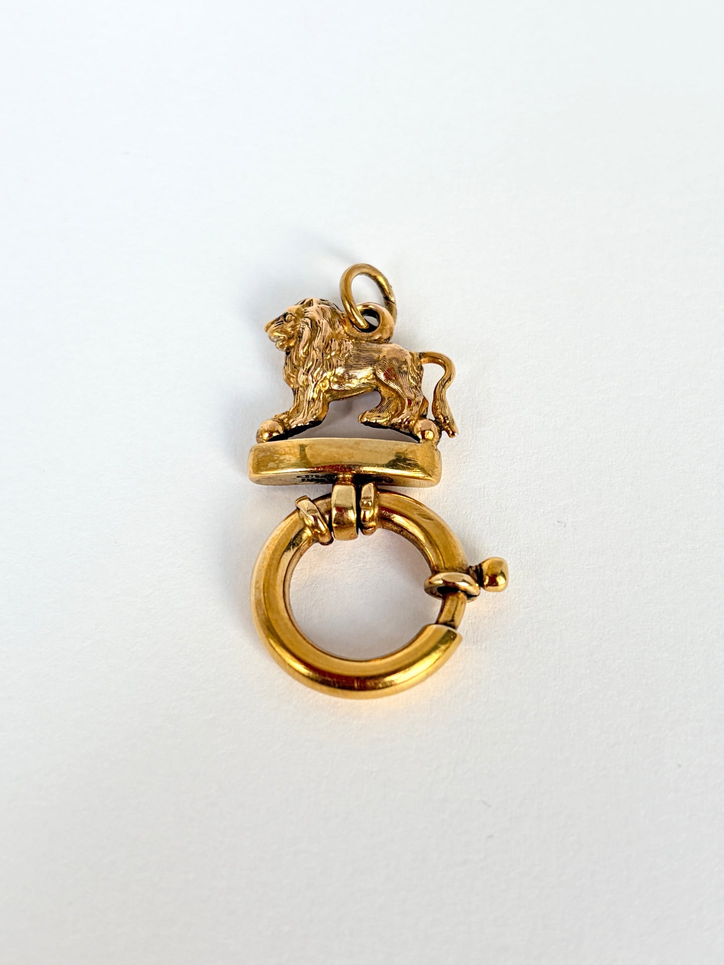 Large, 9ct Gold Vintage Lion Bolt Ring