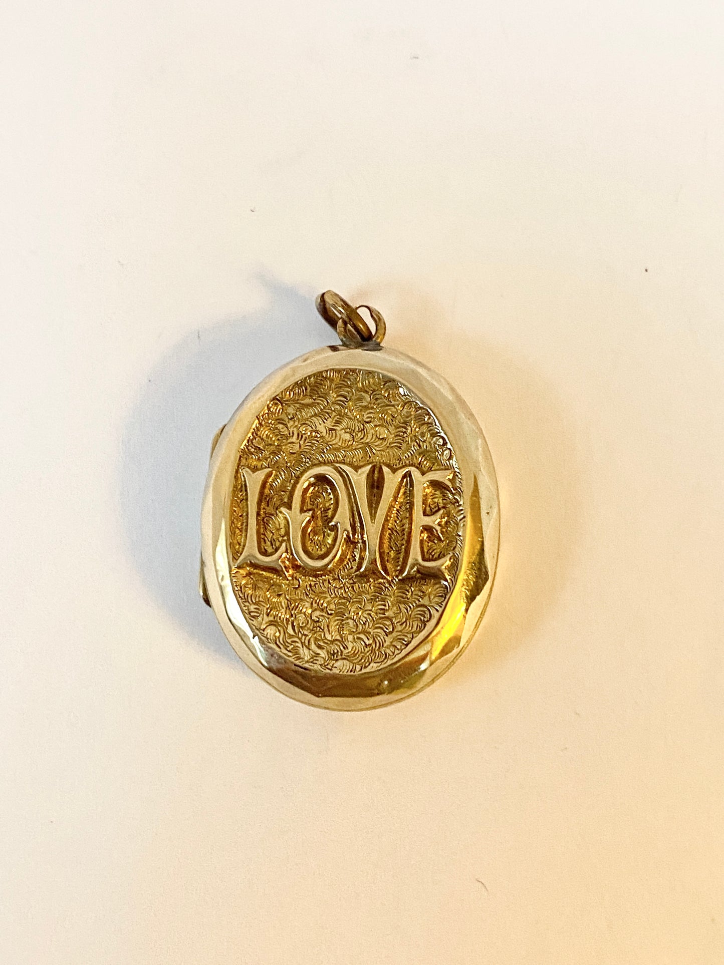 Antique, Victorian (c1890) 9ct Gold (F&B) LOVE Locket with ornate engraving