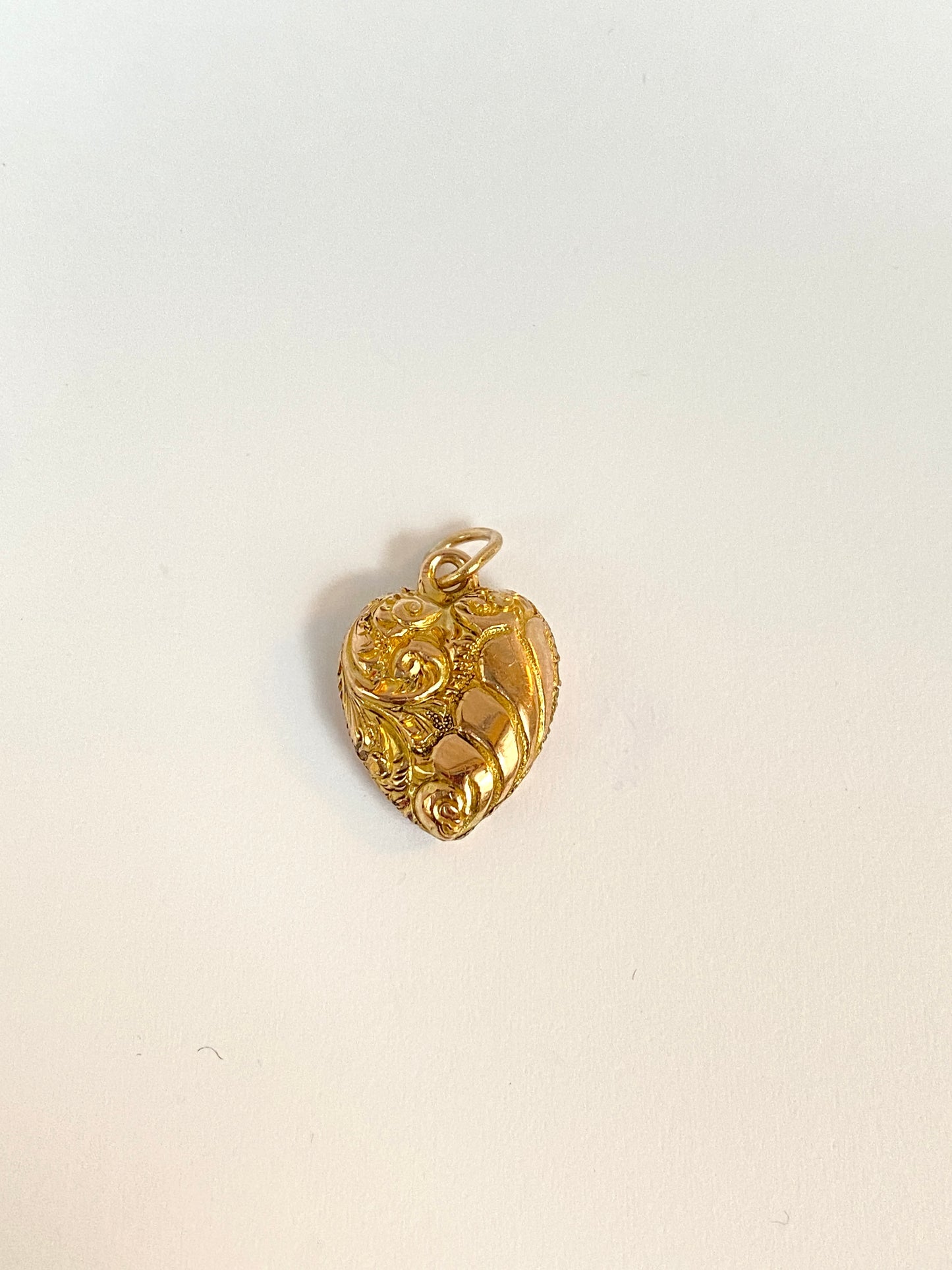 Exquisite, Victorian, 9ct gold, puffed heart pendant