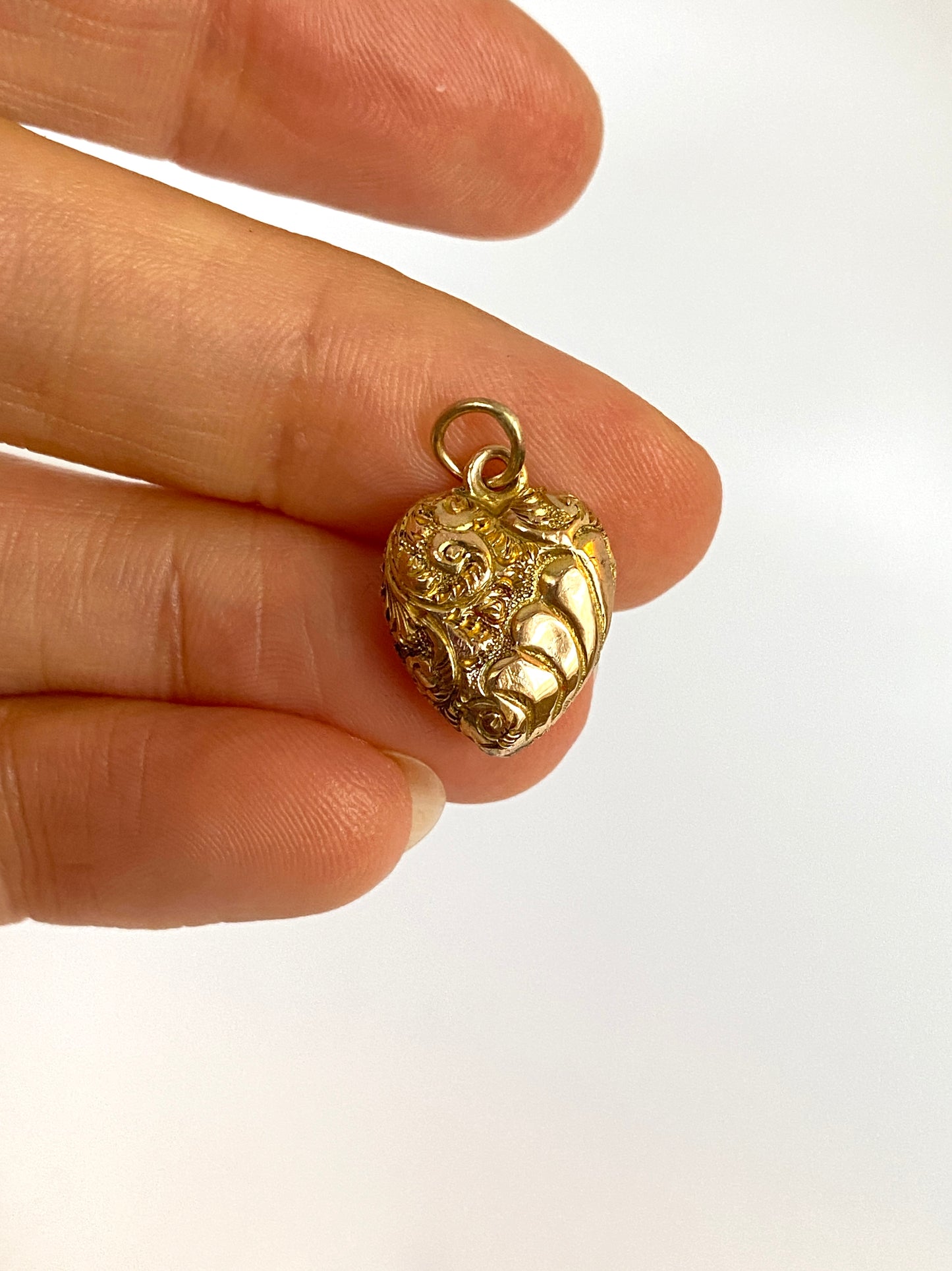 Exquisite, Victorian, 9ct gold, puffed heart pendant