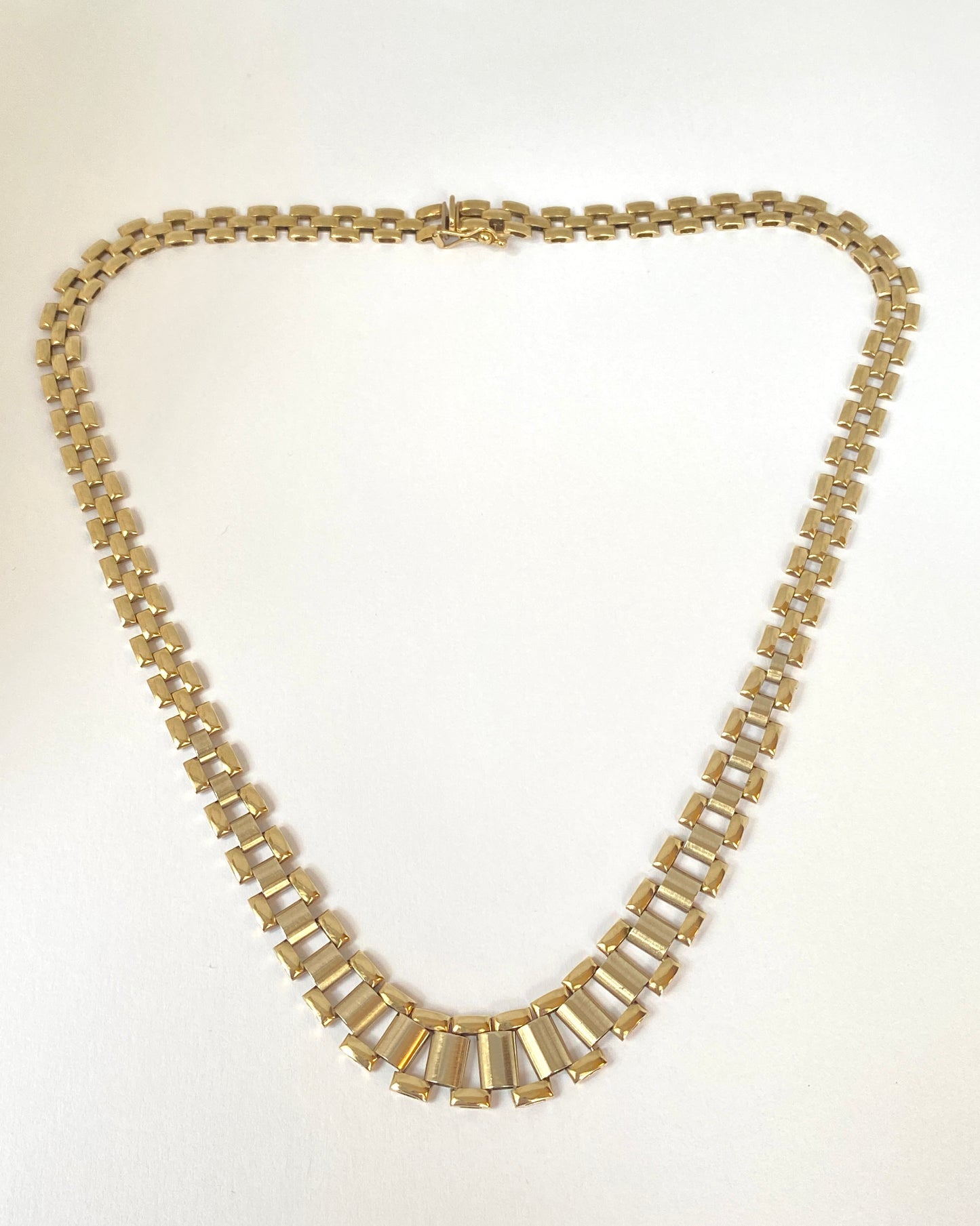 Vintage, 17 inch, 9ct Gold Cleopatra Graduating Fringe Necklace (19.33g)