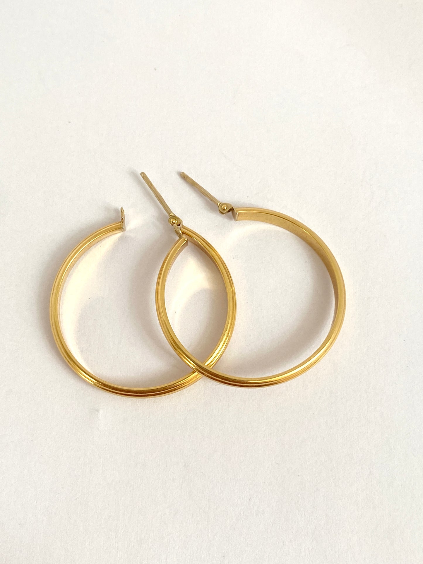 Vintage, 18ct Gold Hoop Earrings (30mm and 2.40g)