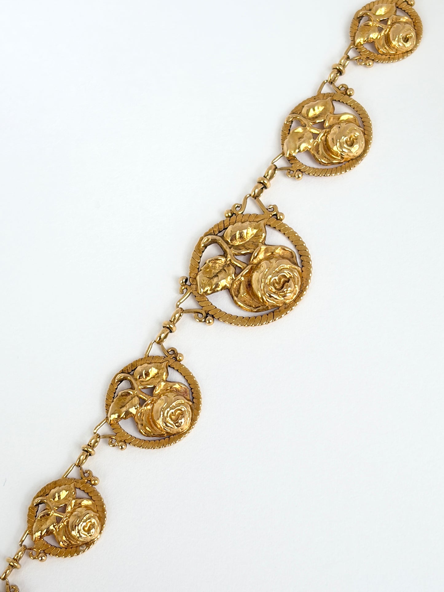 Belle Epoque, French, 18ct Gold,  Roses Necklace, 17 inches