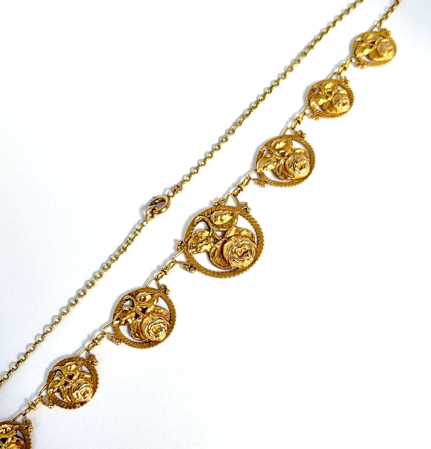 Belle Epoque, French, 18ct Gold,  Roses Necklace, 17 inches