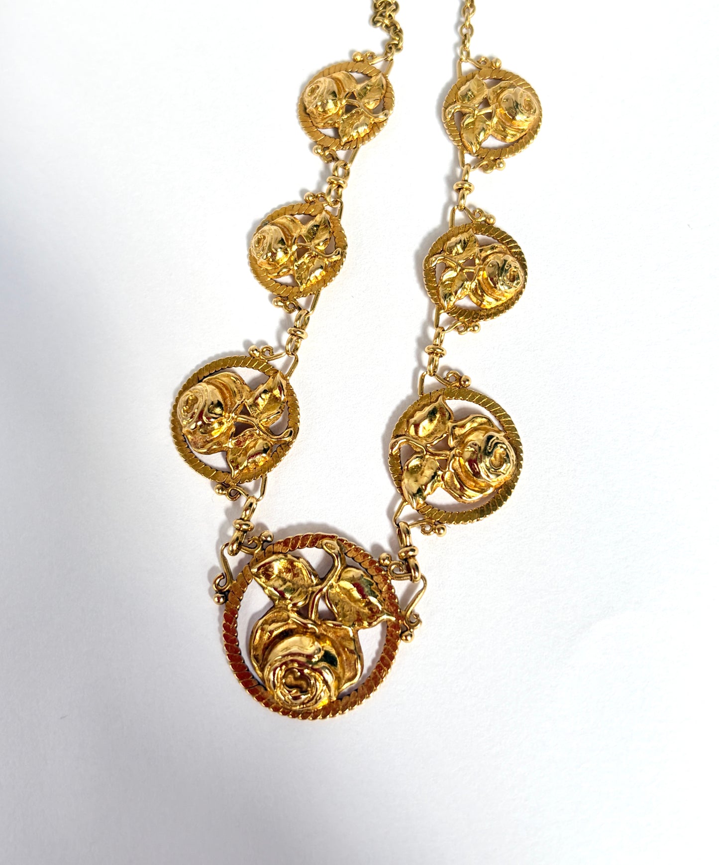 Belle Epoque, French, 18ct Gold,  Roses Necklace, 17 inches