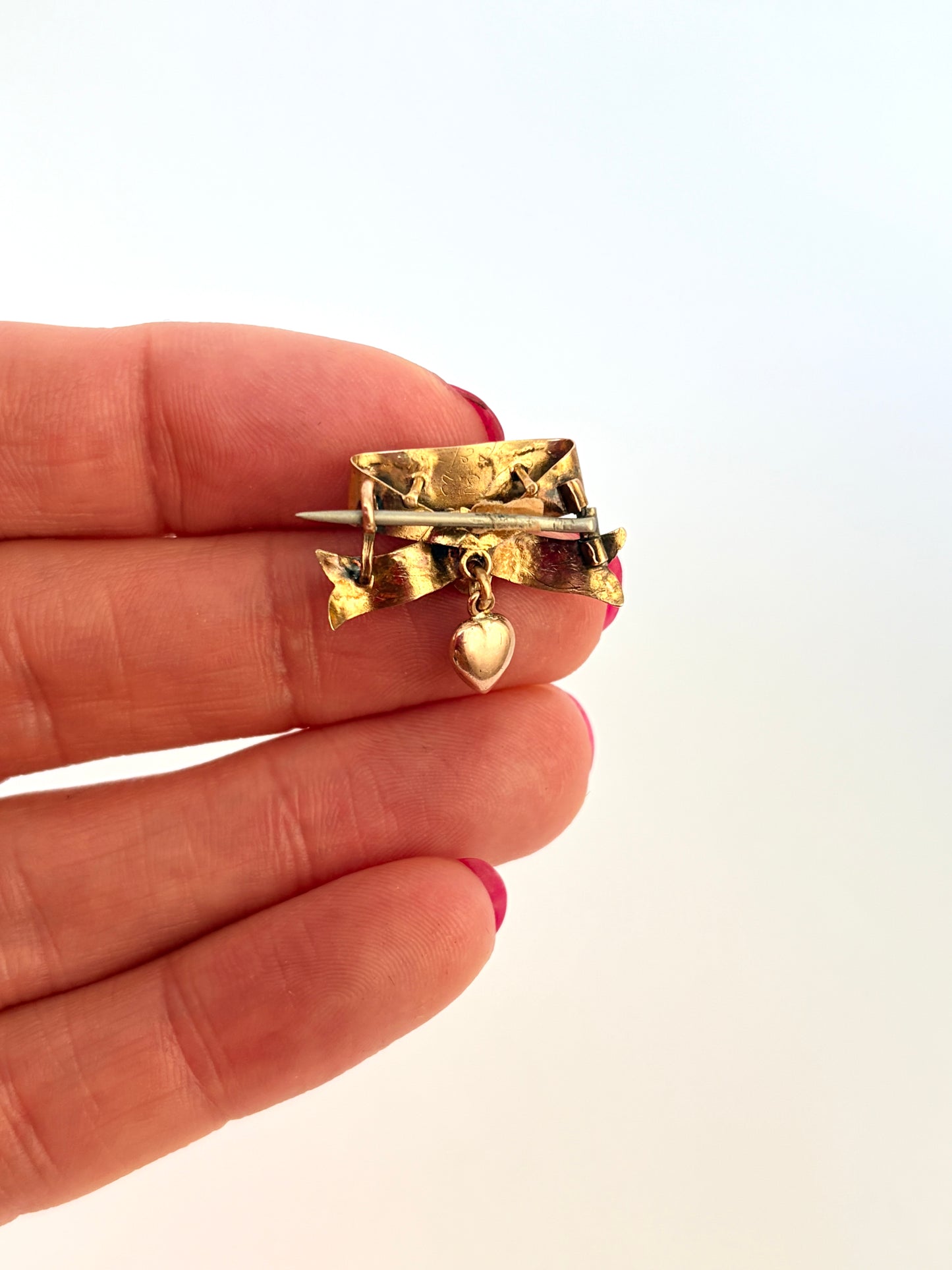 Victorian, 15ct Gold Turquoise Bow with hanging heart
