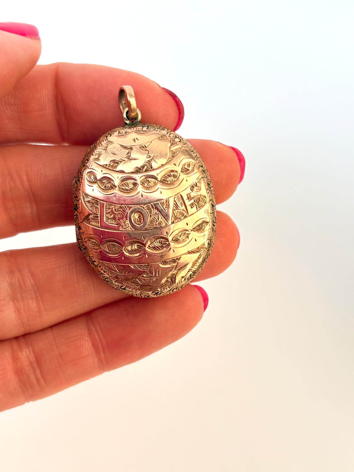 Romantic, Vintage, 9ct Gold Oval Heart 'LOVE' Locket