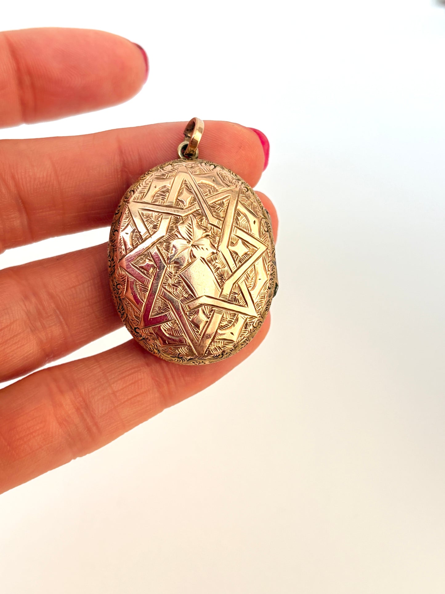 Romantic, Vintage, 9ct Gold Oval Heart 'LOVE' Locket