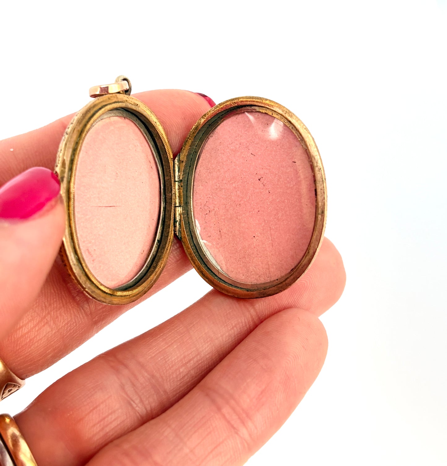 Romantic, Vintage, 9ct Gold Oval Heart 'LOVE' Locket