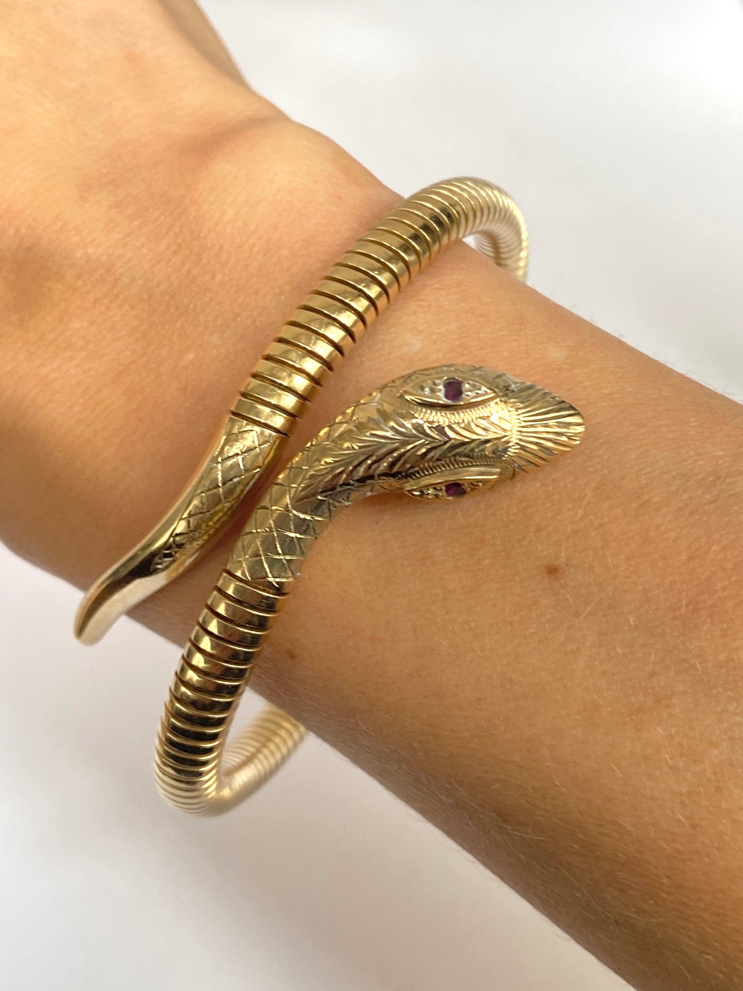 Vintage, 9ct Gold, Garnet Eyed Extendable Snake Bangle, Hallmarked 9ct Gold, Birmingham, 26.5g