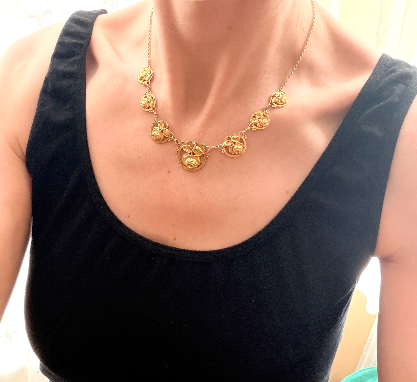 Belle Epoque, French, 18ct Gold,  Roses Necklace, 17 inches
