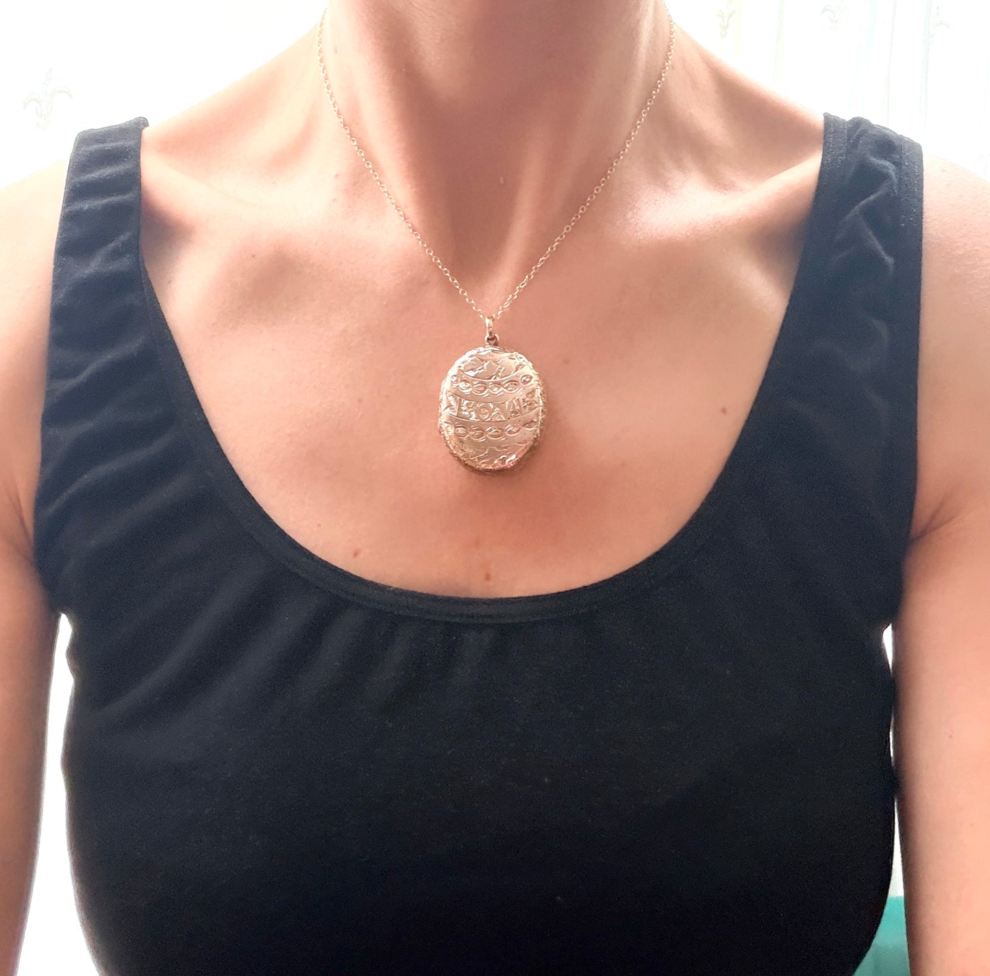 Romantic, Vintage, 9ct Gold Oval Heart 'LOVE' Locket