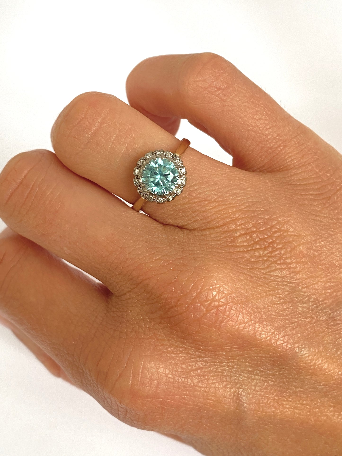 18ct Gold, Vintage Blue Zircon and Diamond Cluster Ring, Hallmarked 18ct Gold