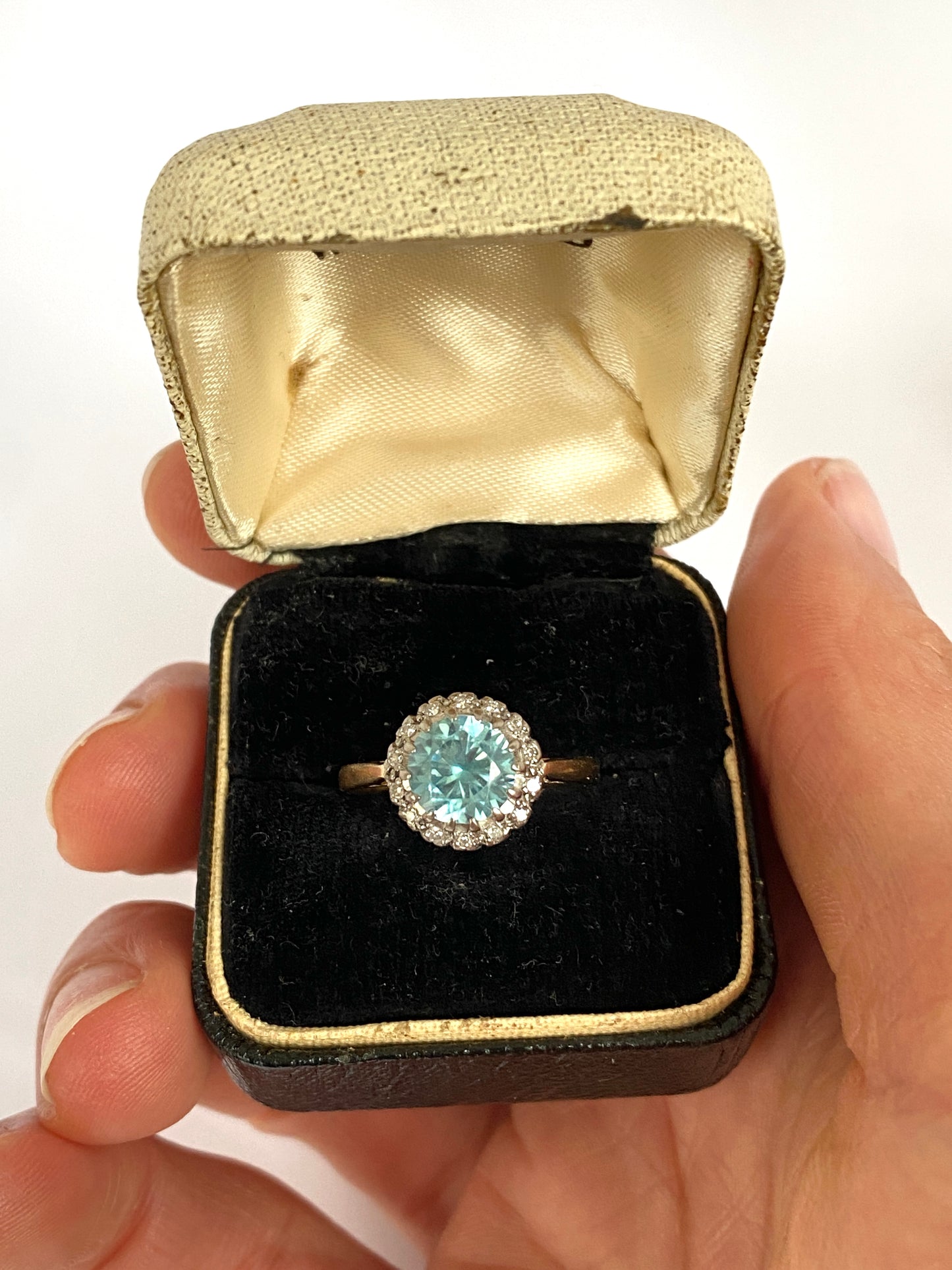 18ct Gold, Vintage Blue Zircon and Diamond Cluster Ring, Hallmarked 18ct Gold